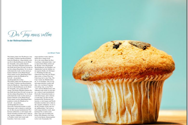 Doppelseite meines Magazins, rechts ist die Seite komplett von einem großen Bild von einem Muffin bedeckt, das sich ein Stück auf die linke Seite erstreckt. Auf der linken Seite die große Überschrift, Unterüberschrift, Autorenzeile und Fließtext.